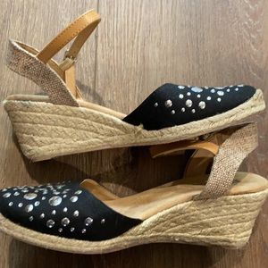 White mountain shoe with wedge heel